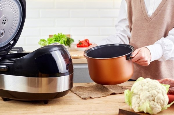 Do you wash the inner cover of the electronic pot only if it is dirty? 