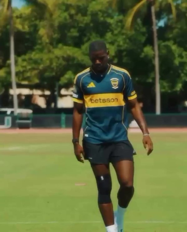 Free-time training class🤣Pogba posted videos, wearing Boca Youth No. 6 jersey training