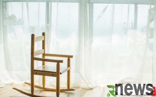 The priority of choosing curtain color The general principle of choosing curtain color in living room
