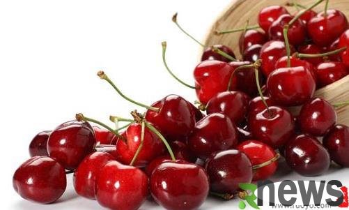 What to do if your clothes are stained with cherry juice