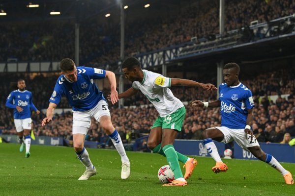 Post: Although Newcastle said he would not sell Isaac, the team believes that the possibility of him leaving is increasing