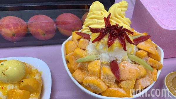 After the Little Summer, it gets hotter day by day. Grasp the mango production and fast food