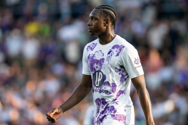 Romano: Crystal Palace joins competition for Toulouse central defender Canvo, with the opponent s price tag of 20 million euros