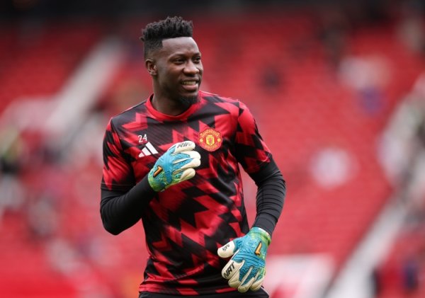 The original weekly salary is 170,000! TA: Onana s weekly salary at Manchester United was reduced to 120,000 pounds, and his income doubled after going to the Turkish Super League