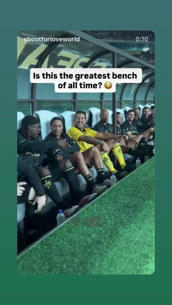 Super luxurious legends such as Ronaldo and Drogba! Rooney forwards video: The greatest bench in history?
