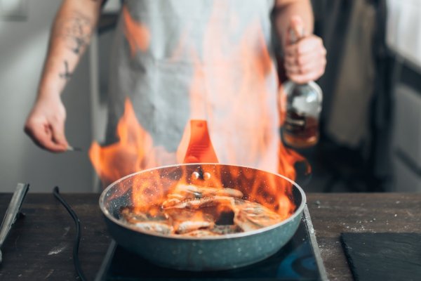 Is it so hot that I collapsed when I was doing food in the kitchen in the summer? Home Furnishing Master Teach 3 Ways to Prevent Heat from Not Opening the Air Condition
