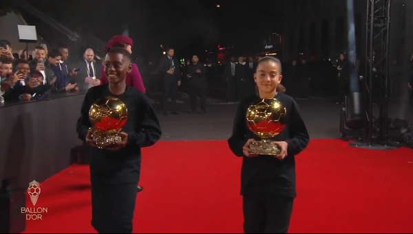 Who can win the award? The Golden Globe Awards of Men s and Women s Football Team Arrival
