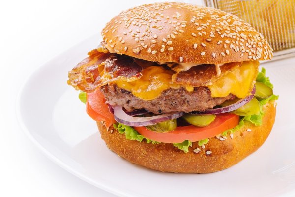 The beef burger steak does not taste dry. The moisturizing, tender and juicy key is to add this flavor