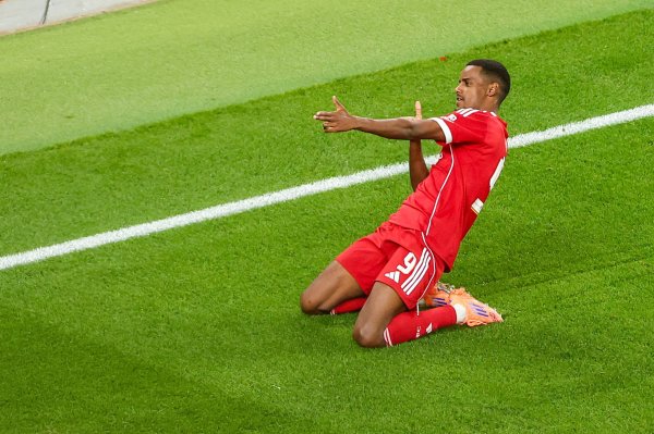 The gods are silent! Against Chelsea, Isaac and Salah only touched the ball in the penalty area in the first half.