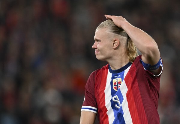 The devil is in pursuit! Haaland is only 25 years old and scored 17 goals in 12 games in the World Cup preliminaries, 22 goals short of Ronaldo s record