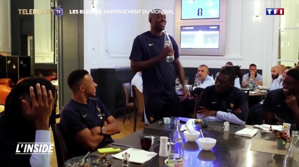 Traditional program! Mateta was selected for the France team for the first time and sang for his teammates at the party
