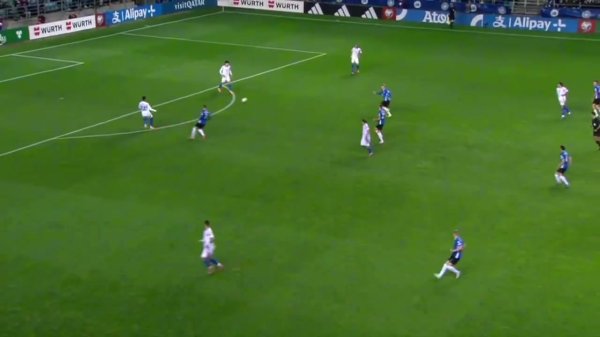 Calafioli plays as a left central defender in Italy. His hot zones are all over the front, middle and back, and he can handle both defense and passing.