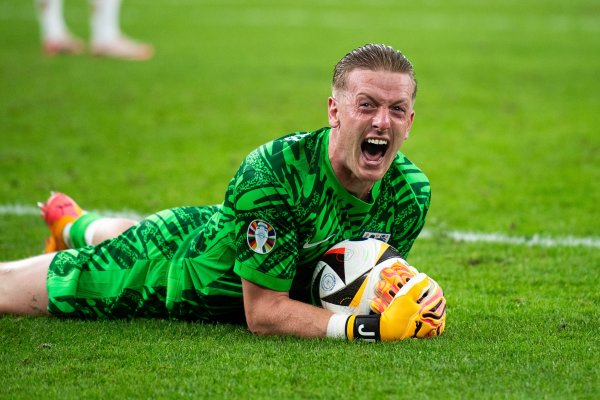 Pickford talks about football dreams: Lifting the Hercules Cup, and then Trump handing it to Kane